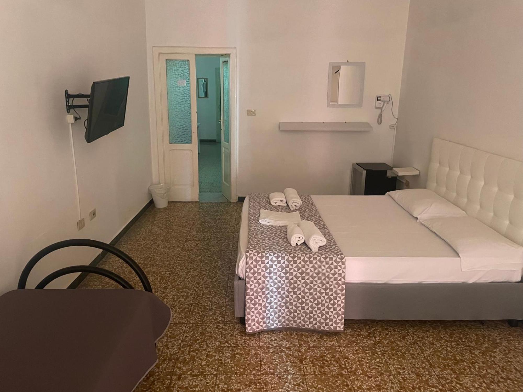 Dama Hostelbb Naples Exterior photo