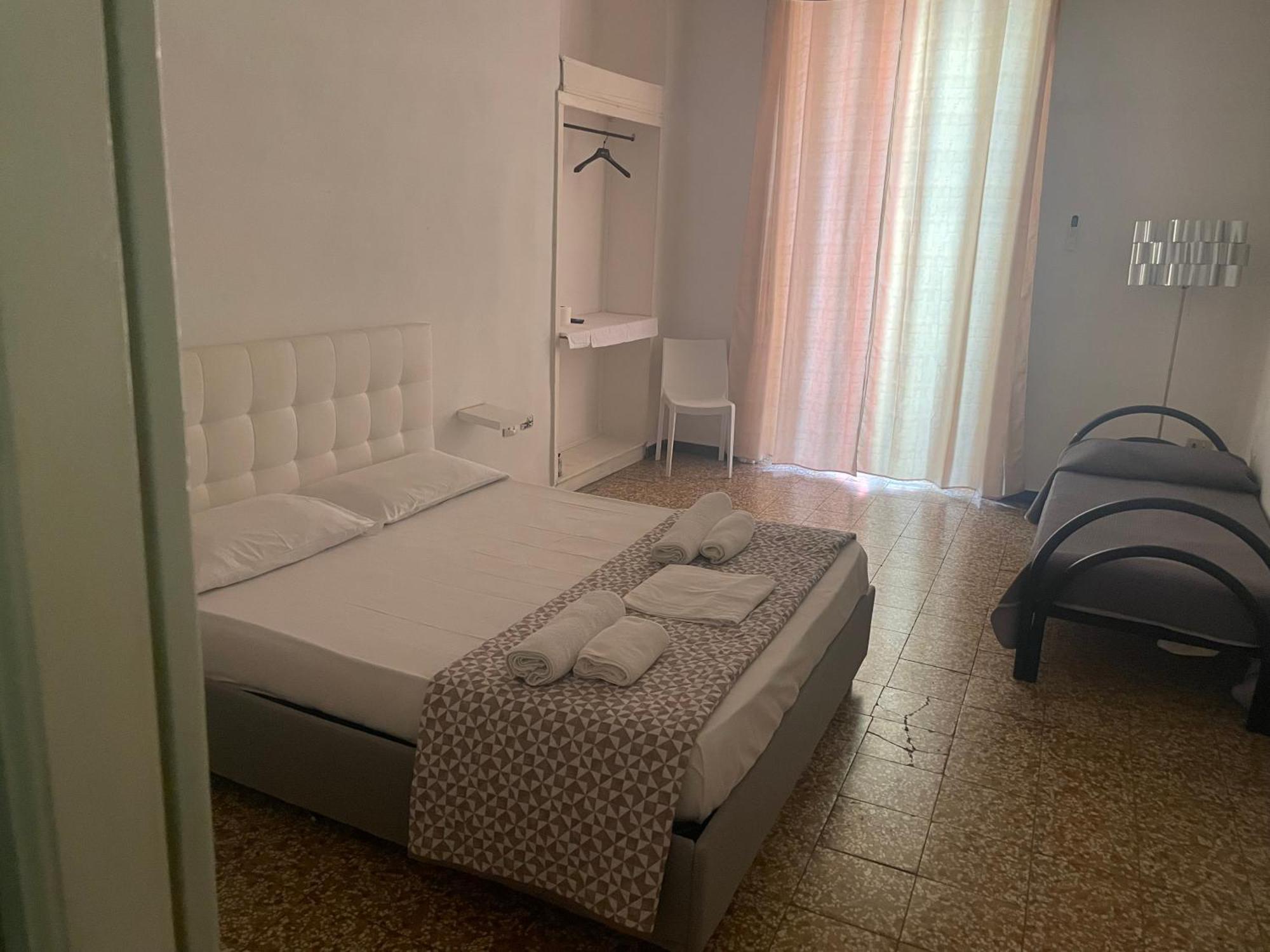 Dama Hostelbb Naples Exterior photo